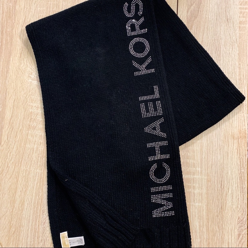 MK scarf